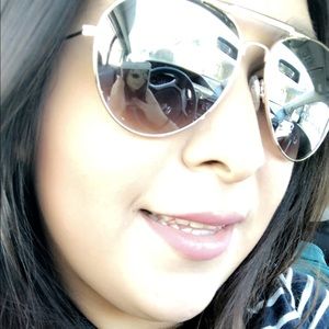 Meet your Posher, Vanessa